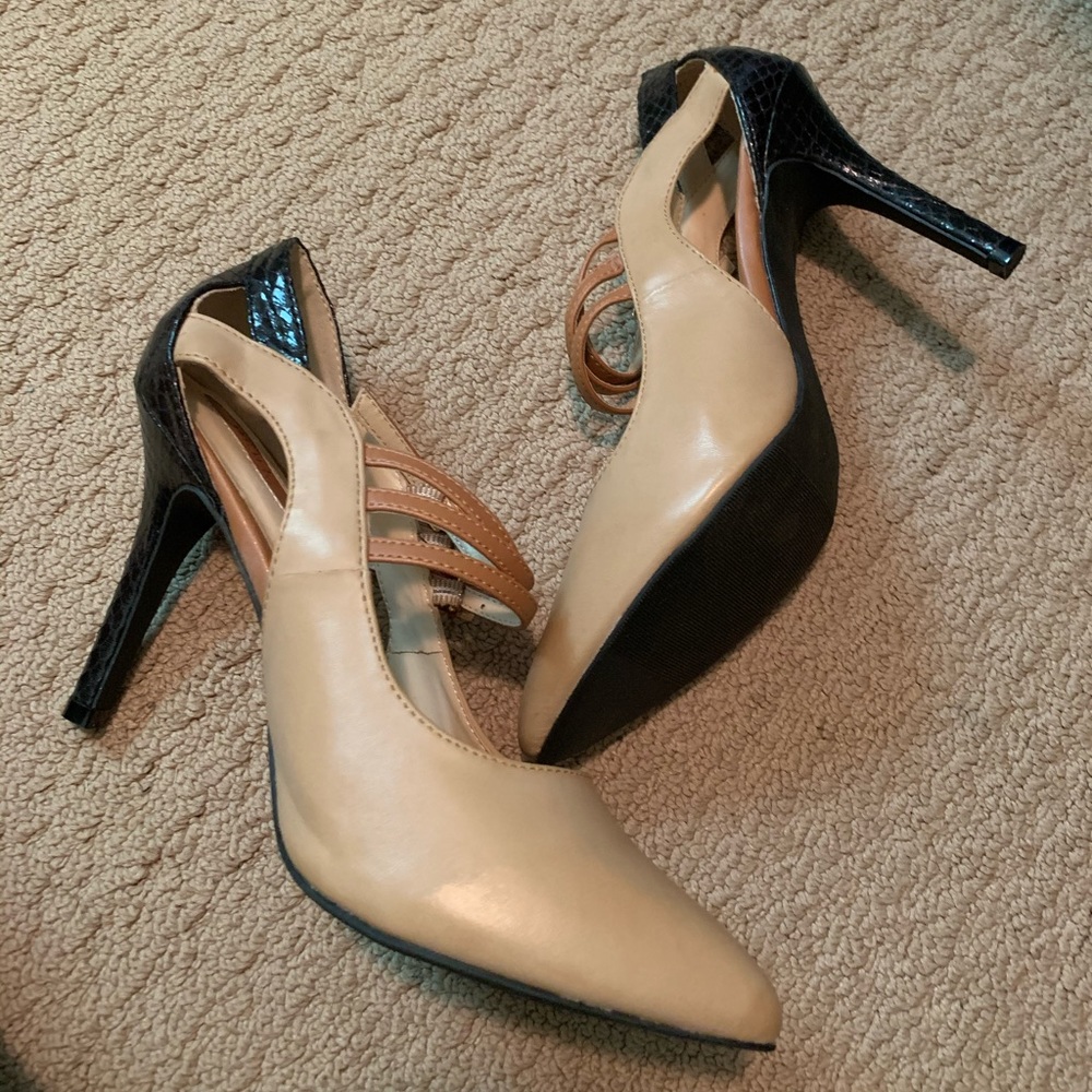 .mark Sz 7 Two toned high heels with straps.